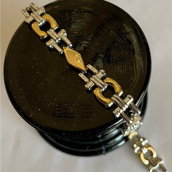 7.5” Vintage Two-Tone Silver and Gold Metal Bracelet - Picture 2 of 8
